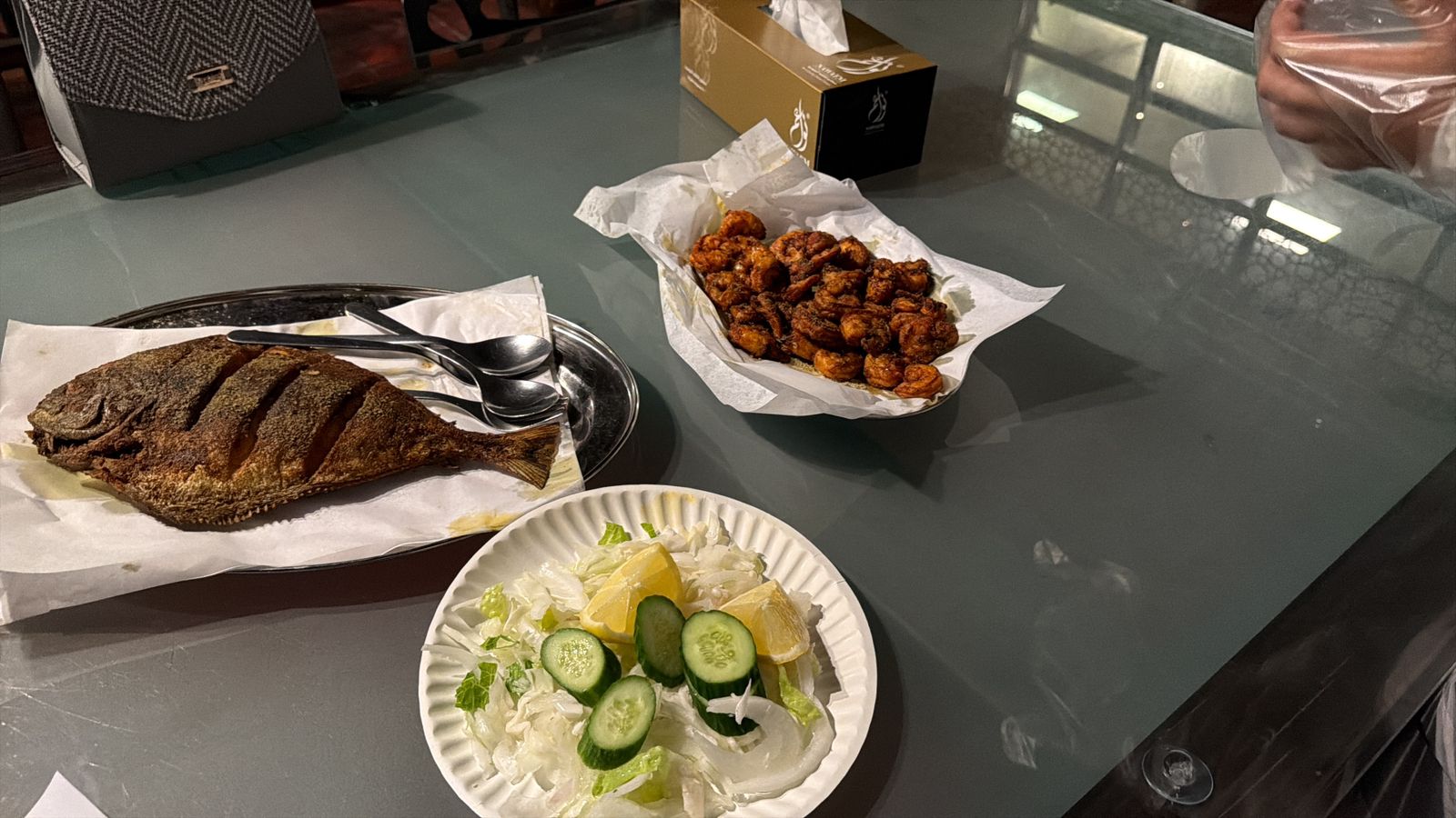 Bu Qtair Dubai — fried fish and prawns with rice