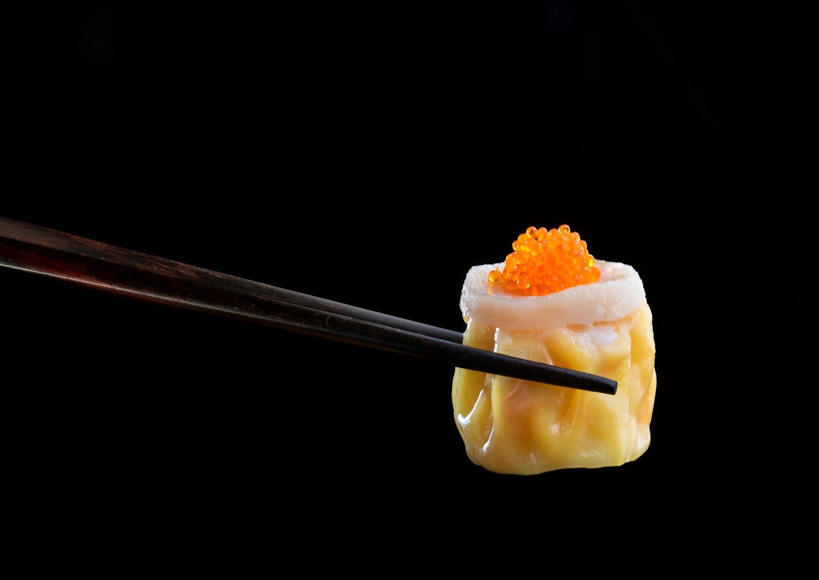 Hakkasan Dubai - supreme dim sum platter in a low-lit room