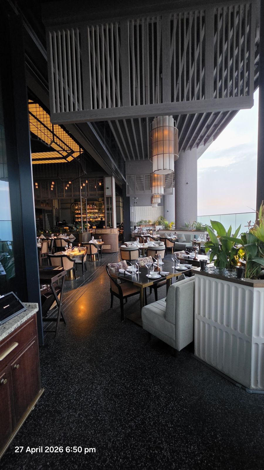 Mott 32 lunch Dubai - 73rd-floor set lunch with a daytime view