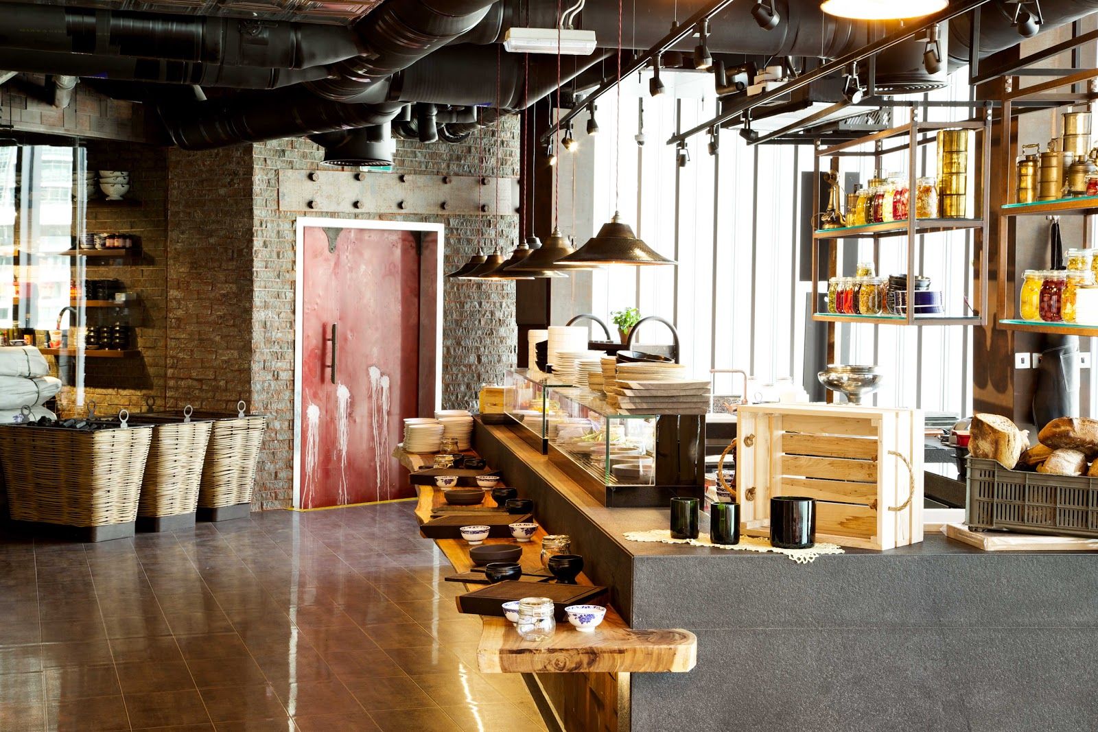 Pier 7 Dubai Marina — multi-level restaurant tower on the Marina waterway promenade
